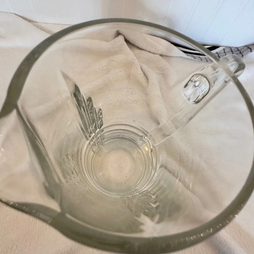 Luminarc Verrerie‎ D' Arques Glass Pitcher w Spout Etched Swan Clear Excellent